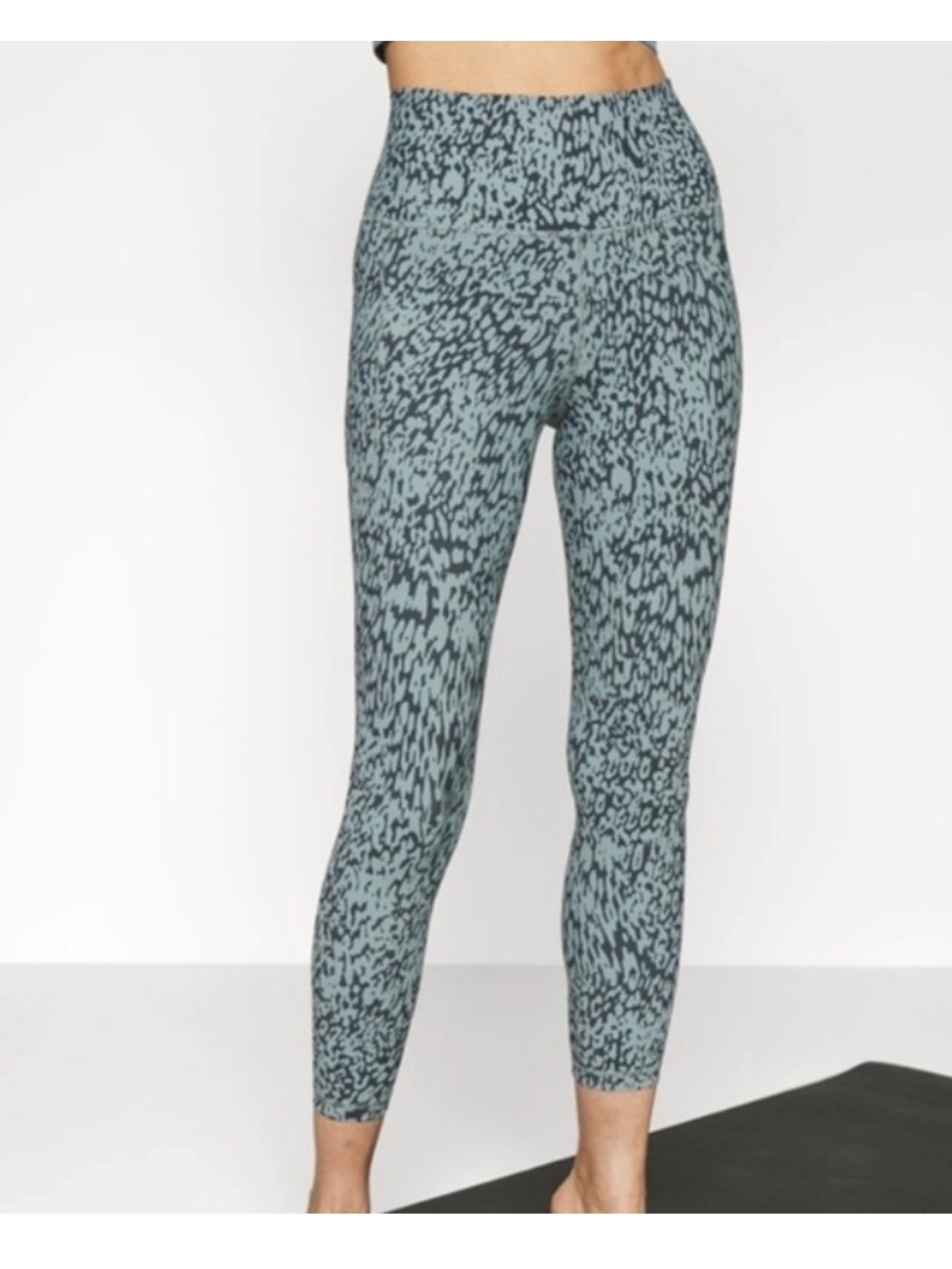 Athleta Salutation Stash Printed 7/8 Tight
